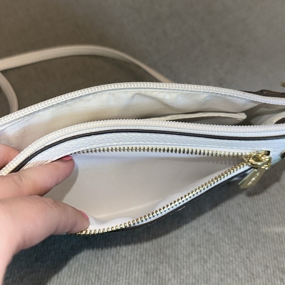 Liz  Claiborne Crossbody - Picture 6 of 10